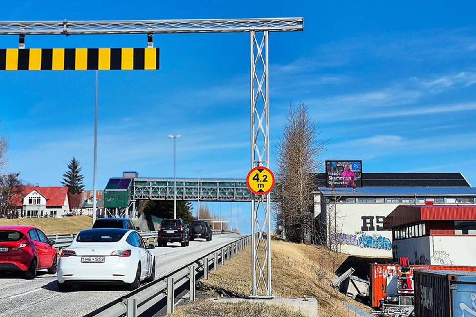 Framkvæmdum seinkað um sjö ár að meðaltali